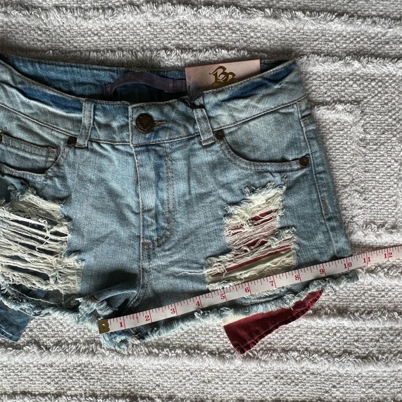 BOOM BOOM JEANS Frayed Medium Wash Denim Jean Shorts- Size 1 - Picture 4 of 6